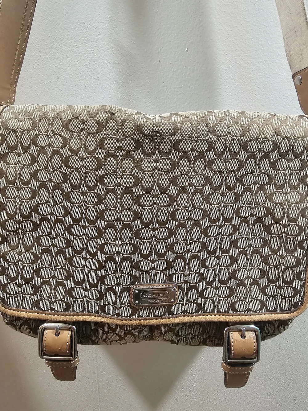 Coach Signature Canvas Messenger Bag in Khaki/Chalk